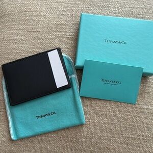 Authentic Tiffany & Co card holder. This is brand new and never used!